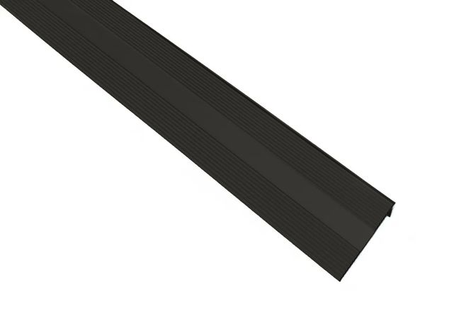 Huvudbild Trappnos i svartanodiserad aluminium. Välj längd