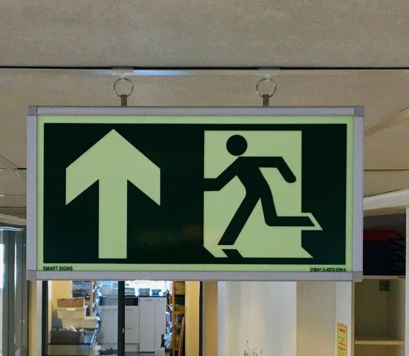 Klips i plast for feste i systemhimling